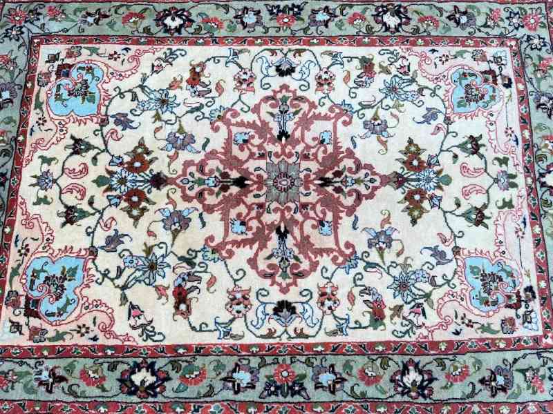 Fine lambs wool traditional hand knotted Persian Mood rug 1.5x1m