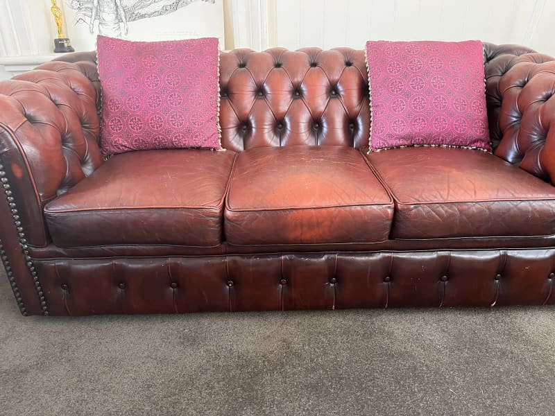Red Chesterfield Sofa Gumtree Baci Living Room