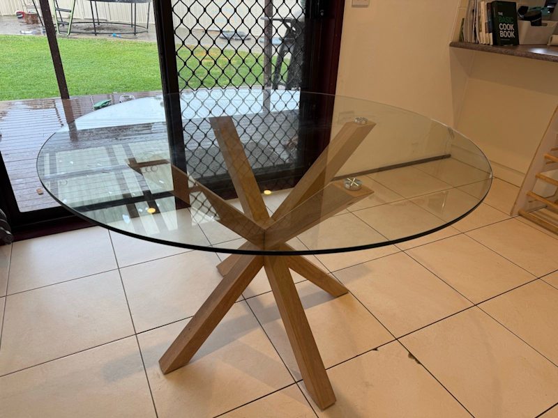 Glass dining table62929669343617111