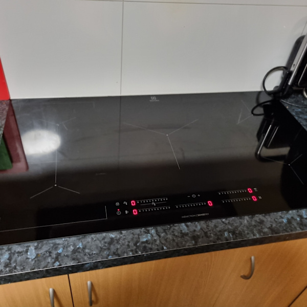 Electrolux induction Cooktop model EHI955BE630221786449941129