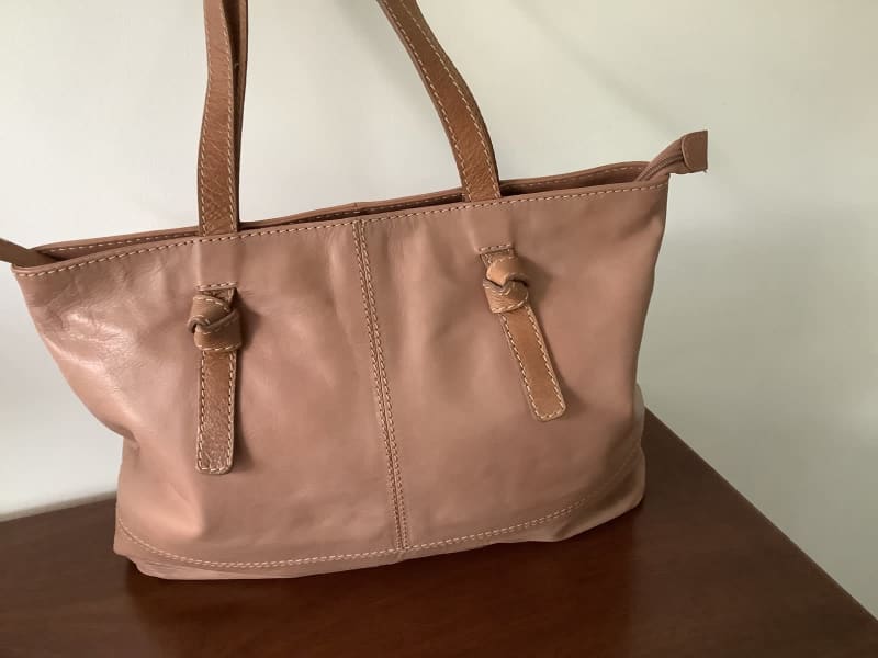 Ladies bag, Bags, Gumtree Australia Gold Coast North - Upper Coomera