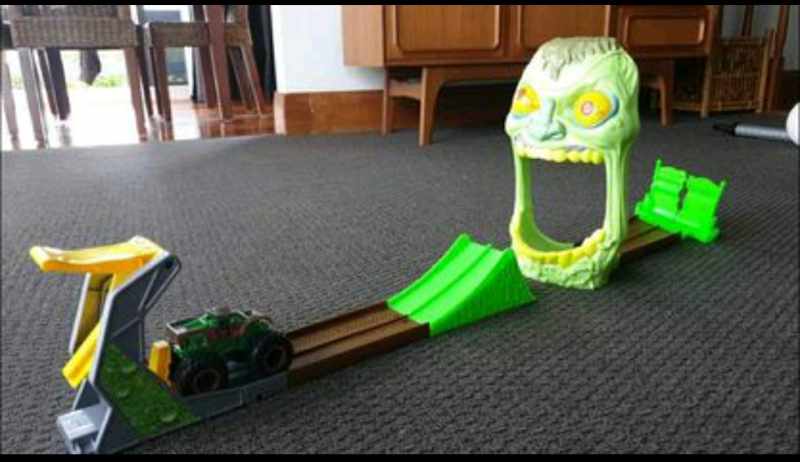 hot wheels zombie track