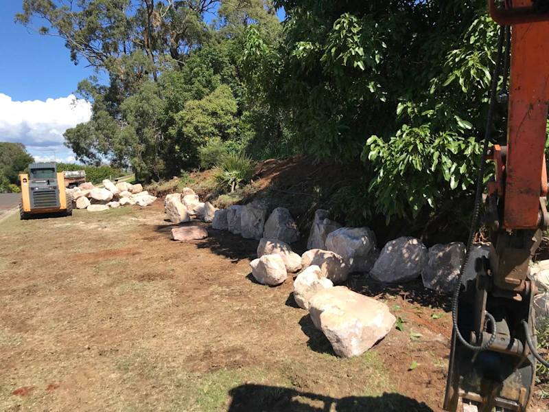 Toowoomba bobcat tipper and excavator 62863393910145111