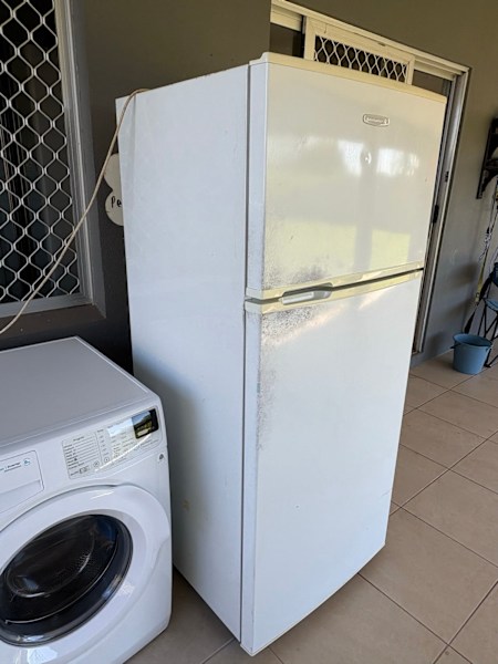 Kelvinator 420L Fridge/Freezer63018619858561111