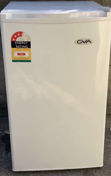 gva 67l bar fridge