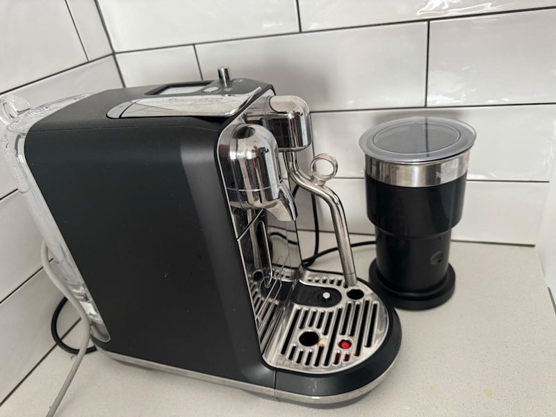 NESPRESSO MACHINE + FROTHED + COFFEE PODS63470141914498112