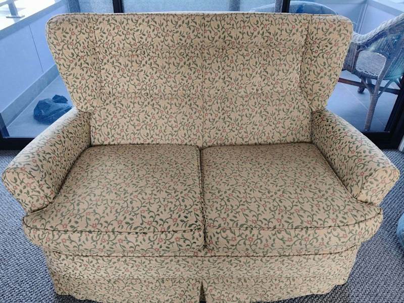 Vintage two seater lounges62863377308033111