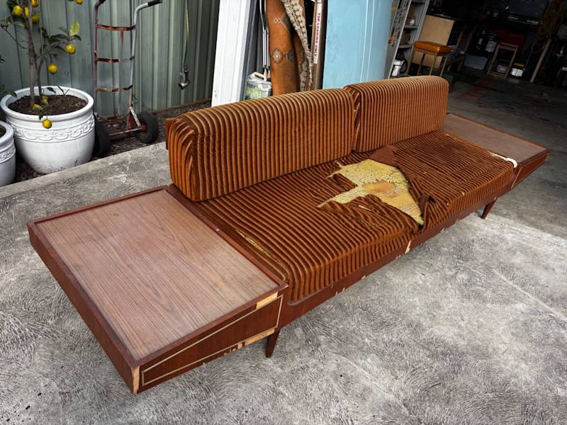 Free retro vintage couch - needs work62863409942659113