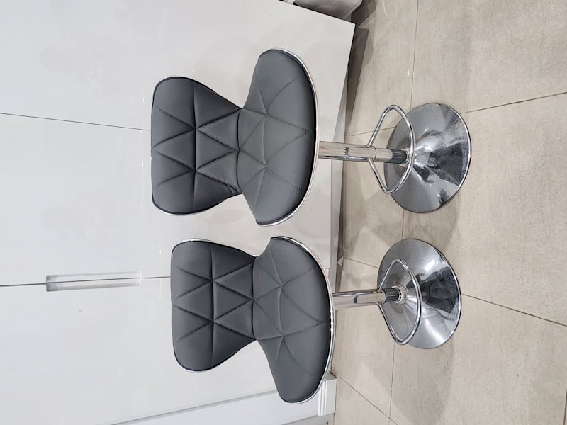 x2 bar stools62863384994561111