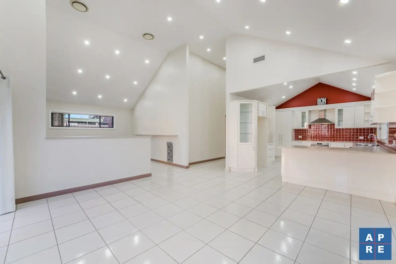 Spacious 5-Bedroom Family Home in Prime Location62882739516803114