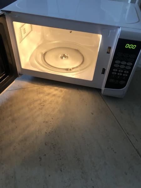Microwave in good cond and clean63013348674306111