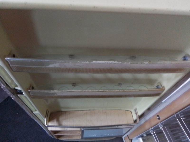 Kelvinater fridge 1950s approx63021730893571112