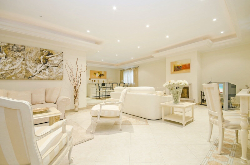 CLEANING and PARTYCLEANING SPECIALISTS628633684723231112