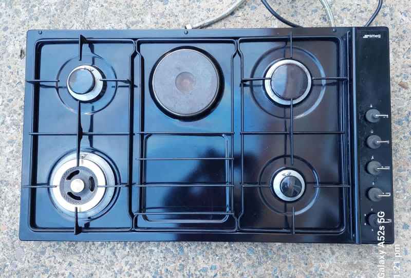 SMEG GAS COMBONATION COOKTOP IN GOOD CONDITION63443984808450110