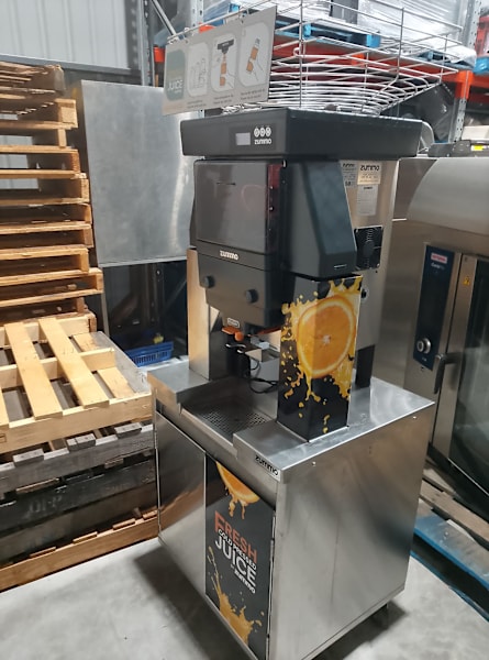 The Z40 Nature orange juice machine with bin63019536938883111