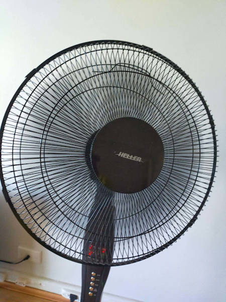 HELLER 40CM PEDISTAL FAN WITH REMOTE 63016062155650111