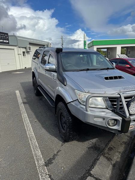 2015 TOYOTA HILUX SR5 (4x4) 5 SP AUTOMATIC DUAL CAB P/UP62936658907649111