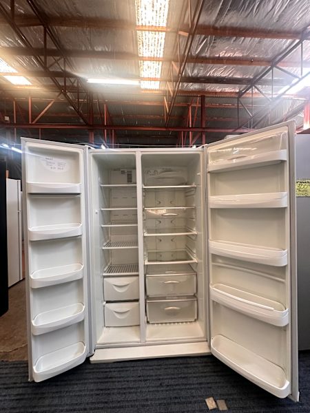 Kelvinator Side by Side Fridge Freezer 660L, 6 months warranty (31504)63016908958851111