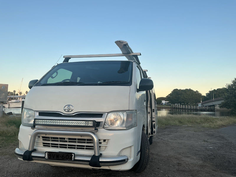 2011 TOYOTA HIACE LWB 5 SP MANUAL CAMPERVAN set up62937625542786111