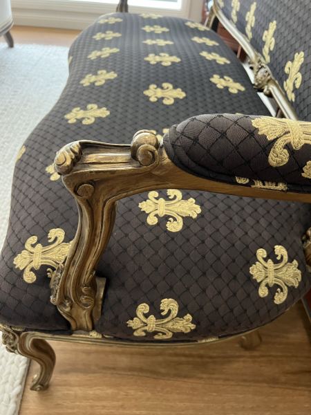 Vintage couch62863406507395112