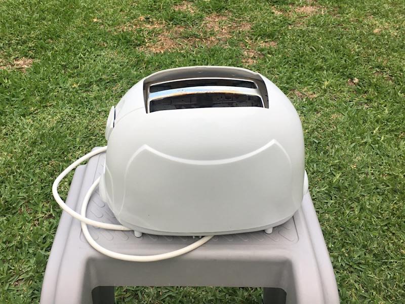 Near-new, Working-great Bread Toaster63470145106306111