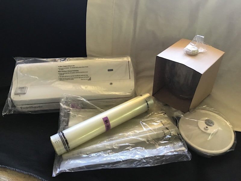FOODSAVER VACUUM FOOD STORAGE SYSTEM63022179708418113