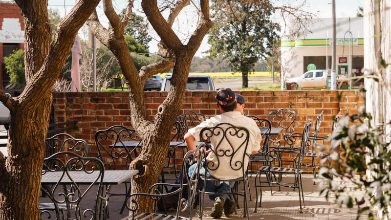Well Established Cafe Business With Residence Or Investment!62929683619459112
