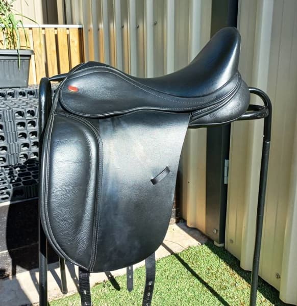 kent and masters dressage saddle