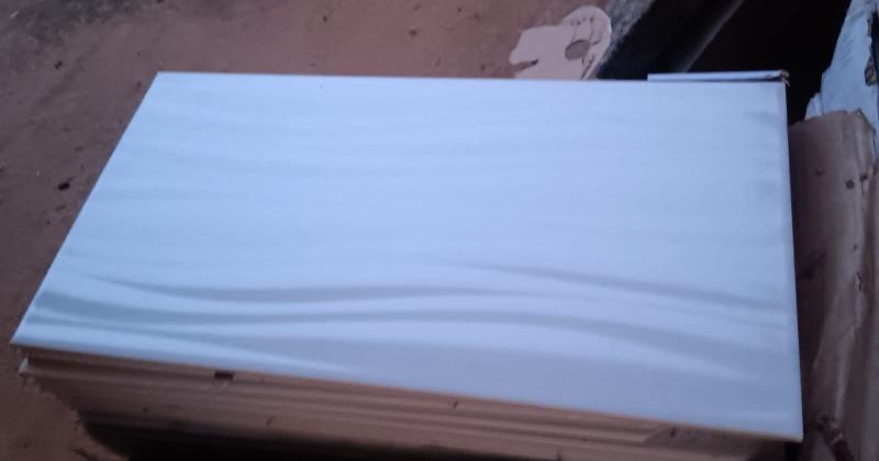 200 x 400 flow white gloss tiles63007278704129112