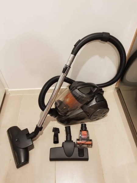 Bagless Multifloor Vaccum Cleaner with extra attachments63444104671617111
