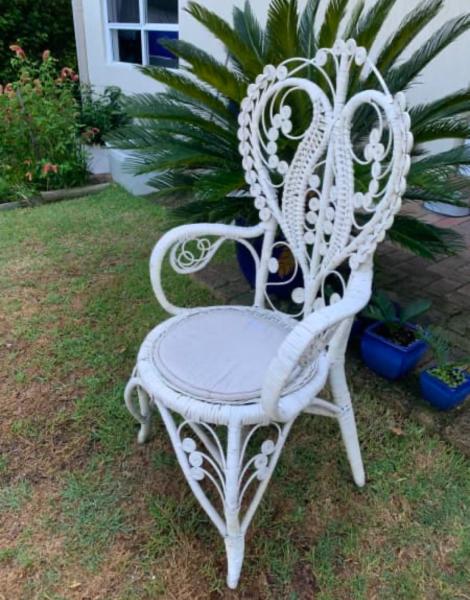 Vintage White Peacock Chair62863840507010112