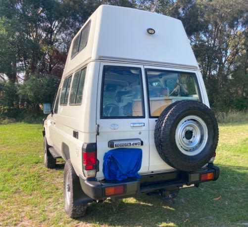 2011 TOYOTA LANDCRUISER WORKMATE (4x4) 3 SEAT 5 SP MANUAL TROOPCARRIER62937624255619111