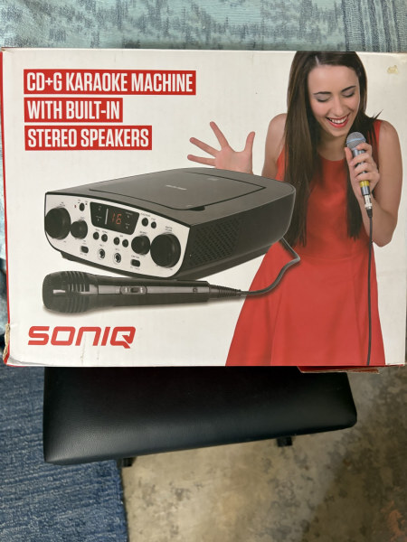 Entertainment CD + G Karaoke machine 62863382538371115