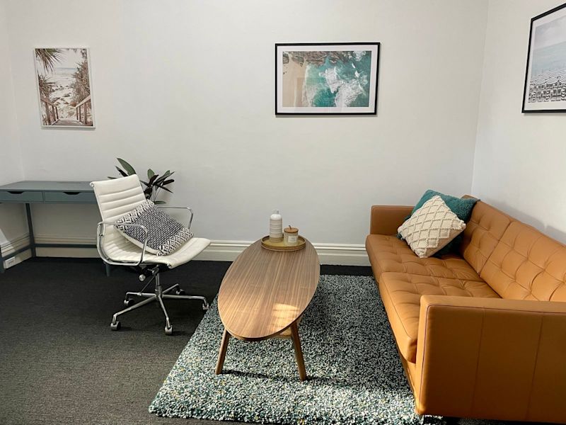 Beautifully Furnished Room for Rent in Health-Focused Practice629957183388191115