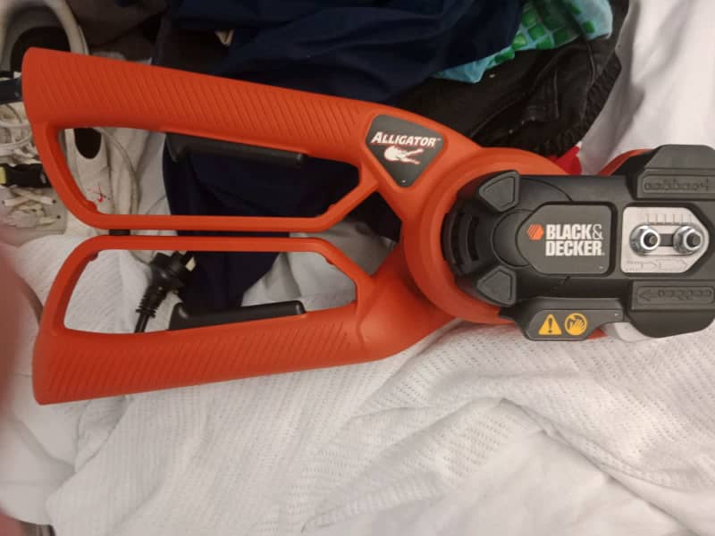 Black+Decker 550W Alligator Powered Lopper GK1000-XE