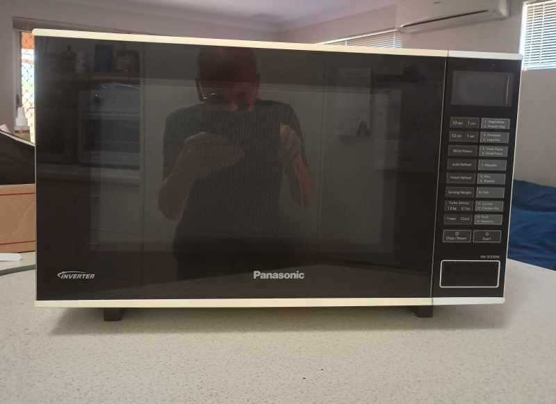 Panasonic flat bed inverter microwave oven 27 litre capacity.63013347726978116