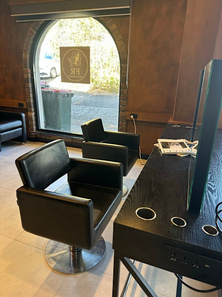 Rent chair in hairsalon63008424152577111
