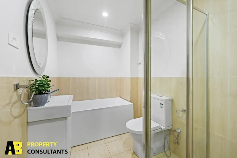 What a Location - 2 Bedroom 2 Bathroom walking to Toongabbie Station63007596211458114