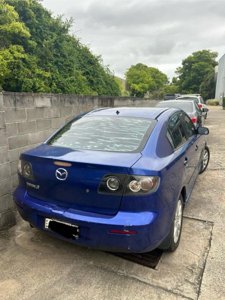 BLUE MAZDA 3 SEDAN 2006 62933710714114111