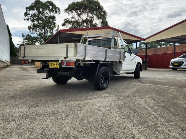 2004 TOYOTA HILUX 5 SP MANUAL C/CHAS62936660628609111