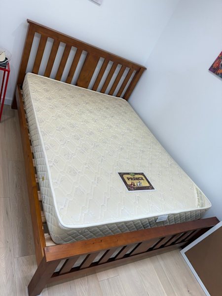 Queen size bed frame+mattress628638409168651123