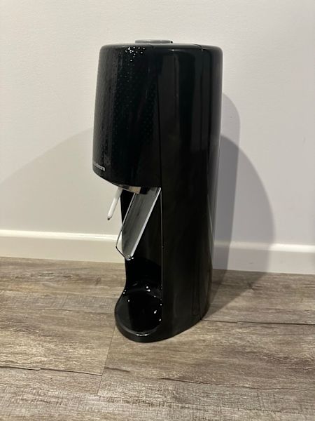 SodaStream with 3 bottles63017764847234111