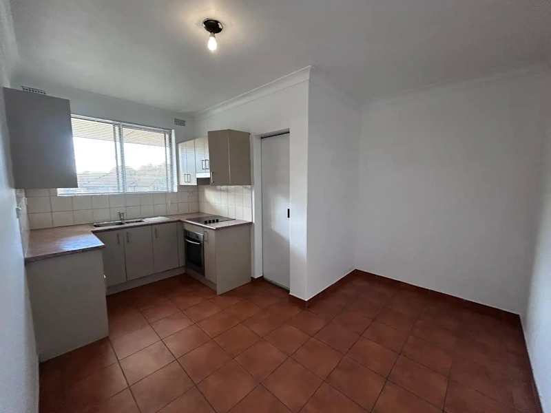 Renovated 2 bedroom unite in  unit in super location!63007555951617112