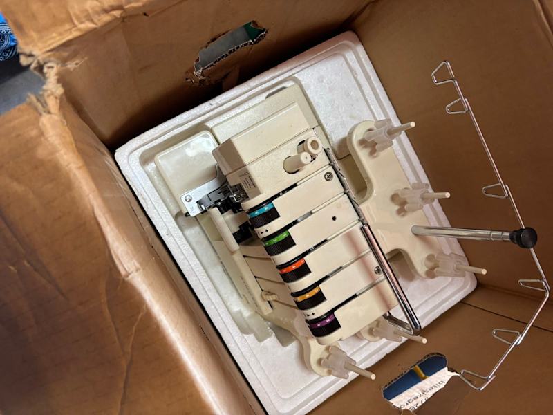 Singer 10 stitch overlock 14u machine 63470141804547110