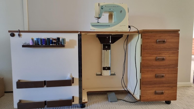 Horn Sewing cabinet with 4 drawers62863375520513111
