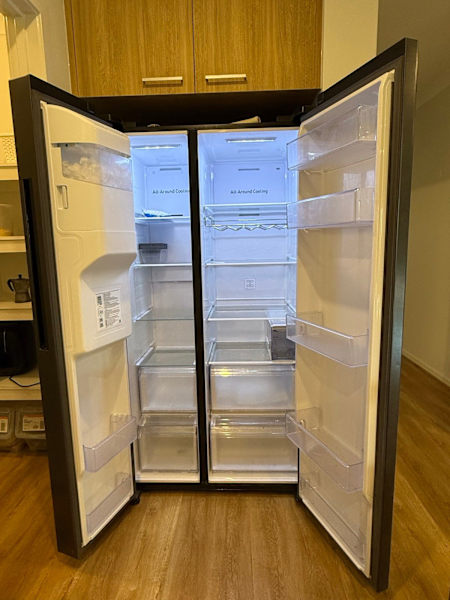 SAMSUNG Refrigerator with Auto Ice Maker and Metal Cooling63014235683075113