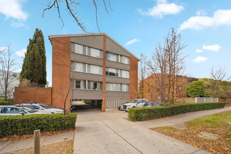 Stylish Living in Prime Inner South Location62931710352258112