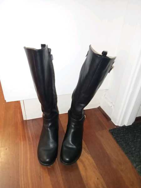 black wide calf boots size 8