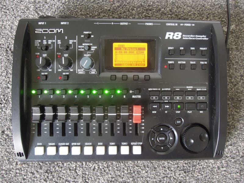 Zoom R8 recorder, interface, controller & sampler | Instrument