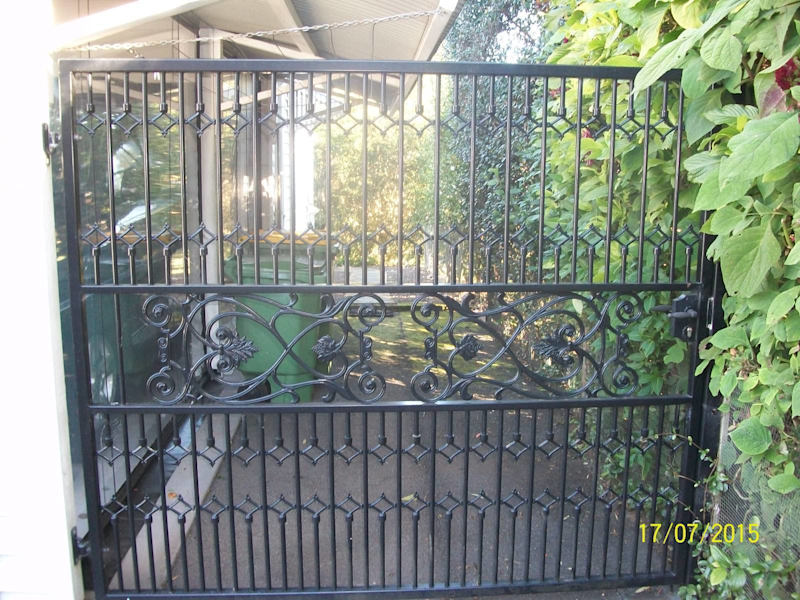 Call Pancho Aluminium gate fabricator62863842934915112